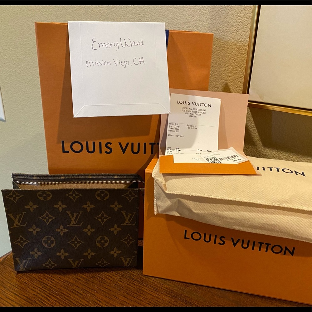 Louis Vuitton Toiletry 19